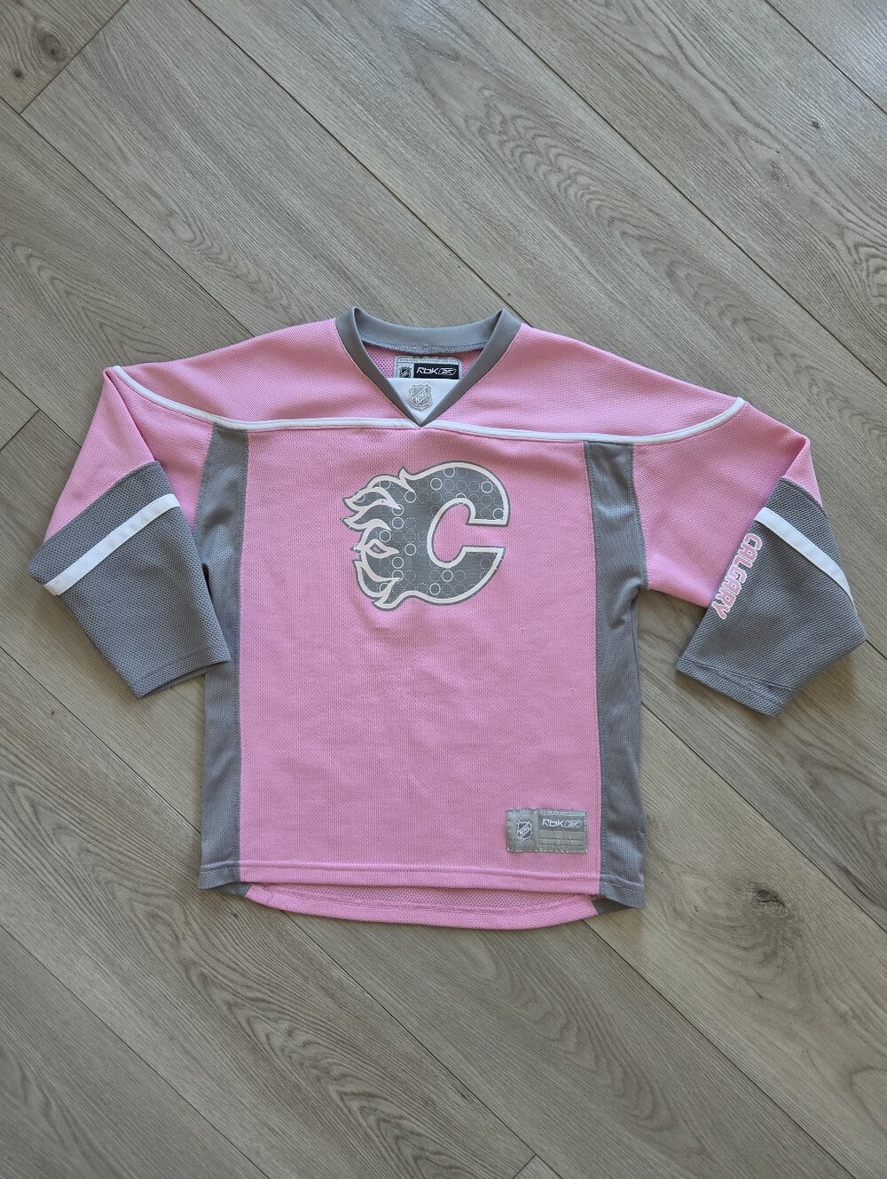 Reebok Calgary Flames NHL Girls Pink Jersey - Size Large / 6X